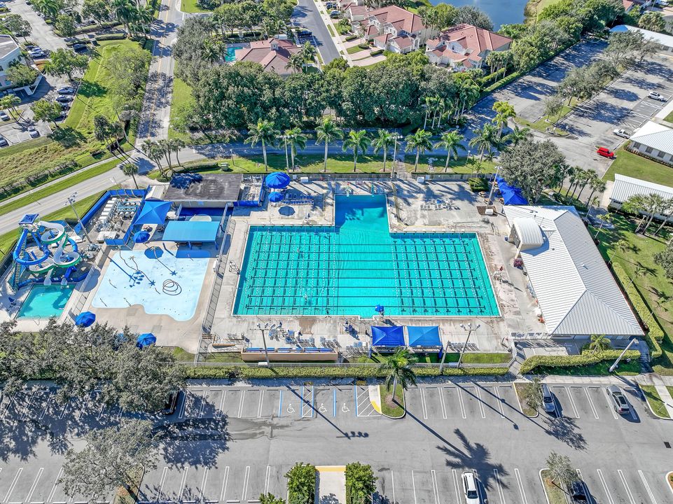 Под контрактом: $429,000 (3 спален, 2 ванн, 1587 Квадратных фут)