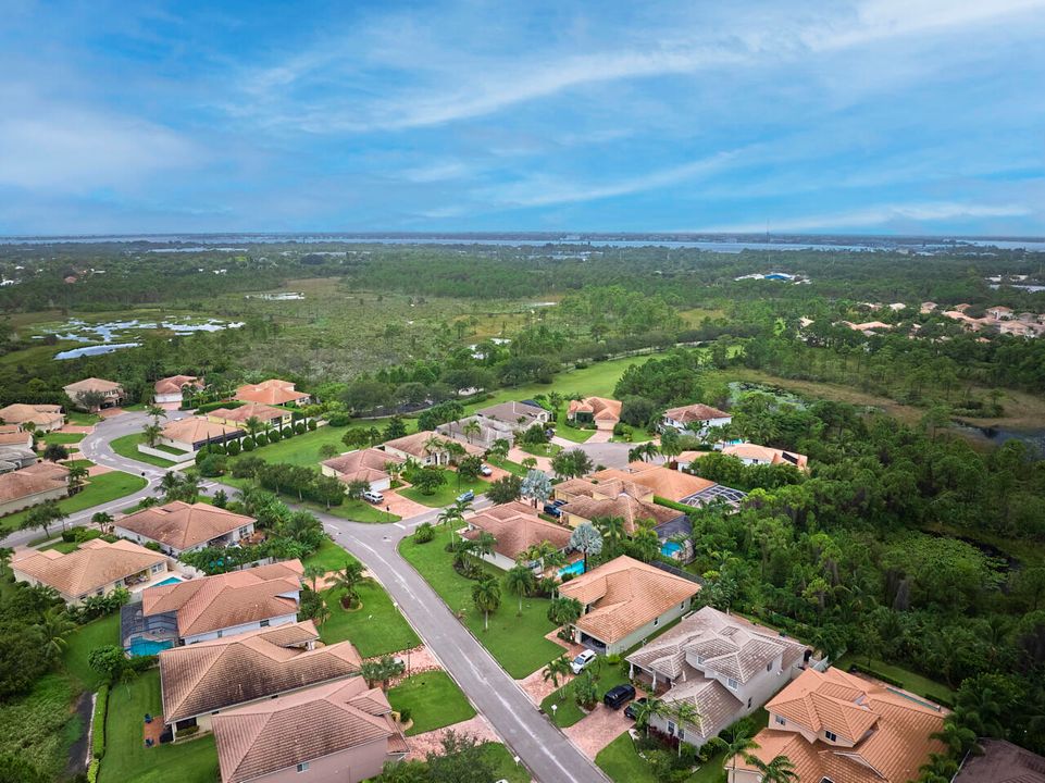 Activo con contrato: $750,000 (4 camas, 2 baños, 2225 Pies cuadrados)