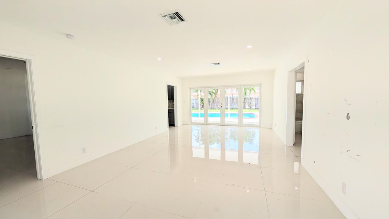 En Venta: $684,900 (3 camas, 2 baños, 1431 Pies cuadrados)