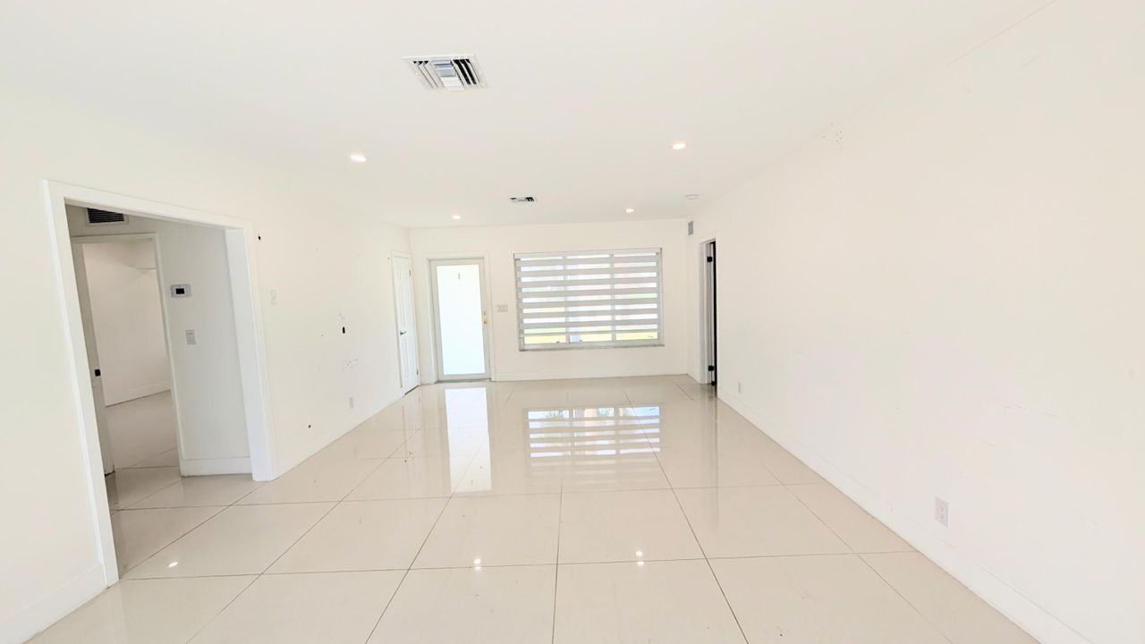 En Venta: $684,900 (3 camas, 2 baños, 1431 Pies cuadrados)