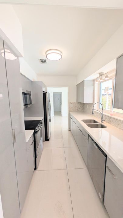 En Venta: $684,900 (3 camas, 2 baños, 1431 Pies cuadrados)