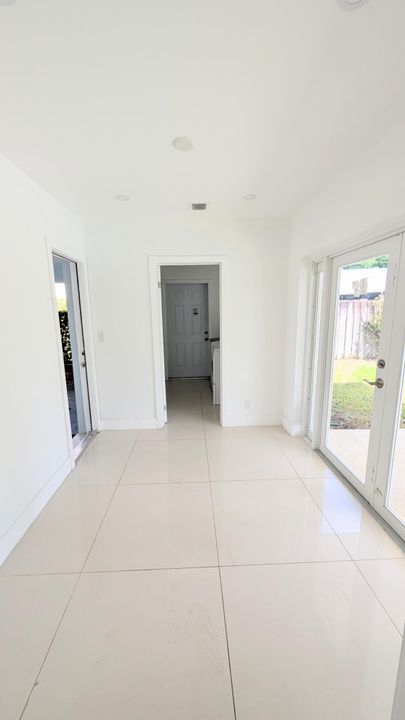 En Venta: $684,900 (3 camas, 2 baños, 1431 Pies cuadrados)