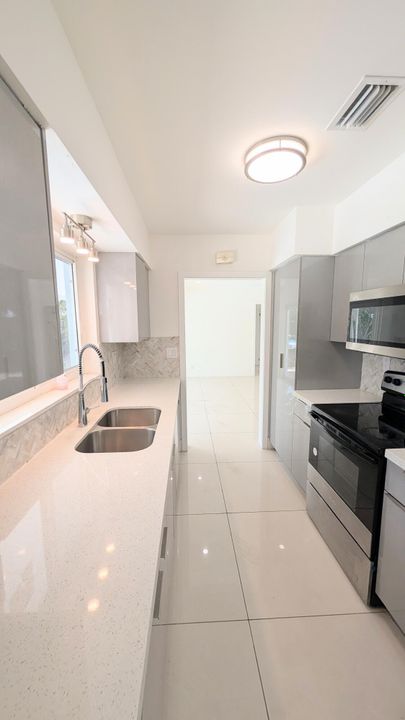 En Venta: $684,900 (3 camas, 2 baños, 1431 Pies cuadrados)