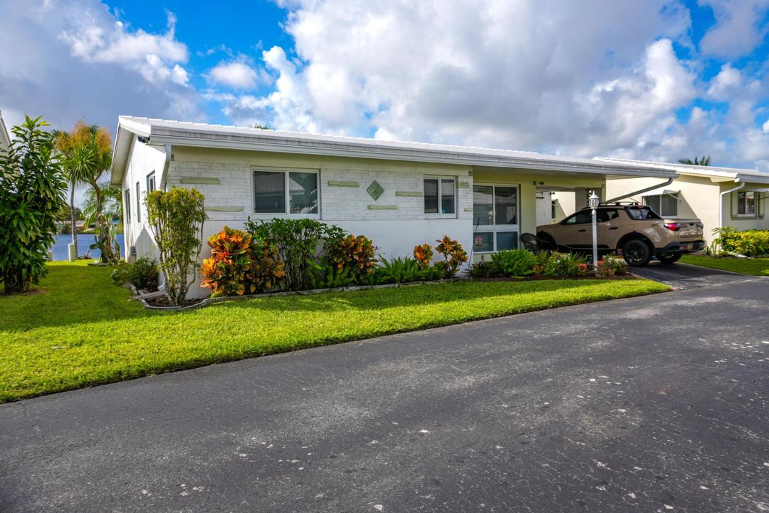 最近售出: $325,000 (2 贝兹, 2 浴室, 1098 平方英尺)