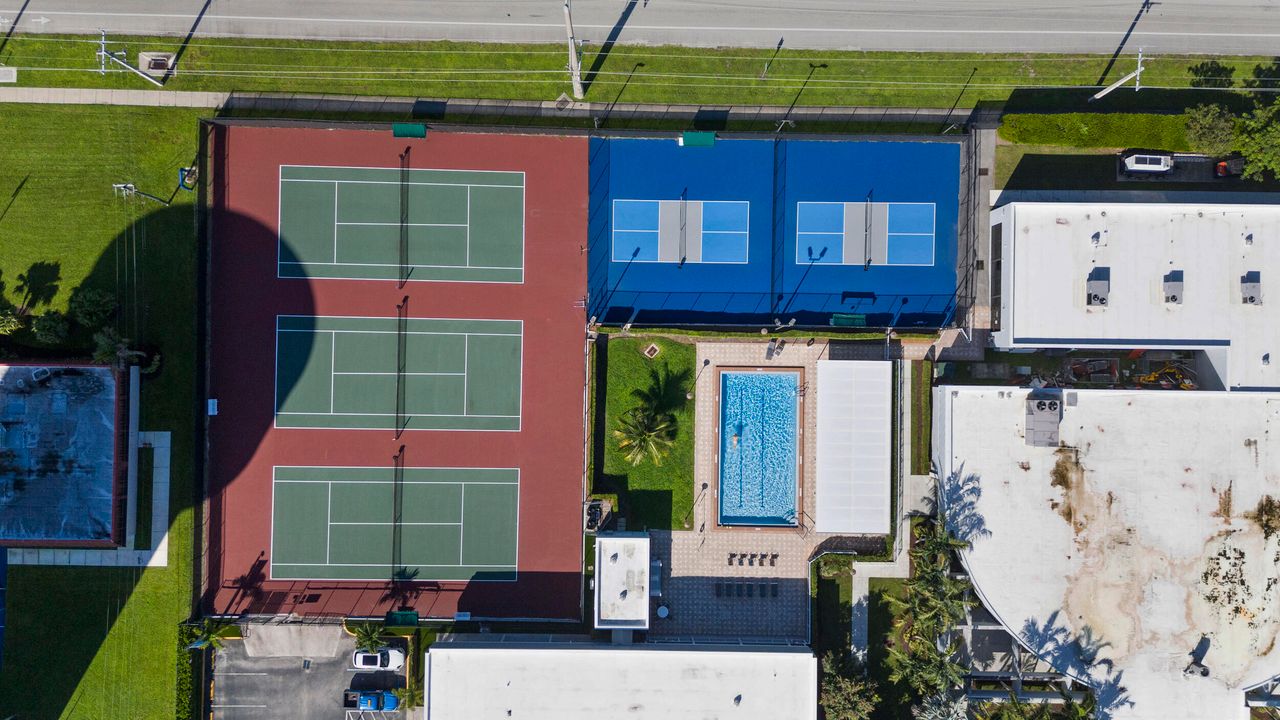 待售: $109,000 (1 贝兹, 1 浴室, 700 平方英尺)