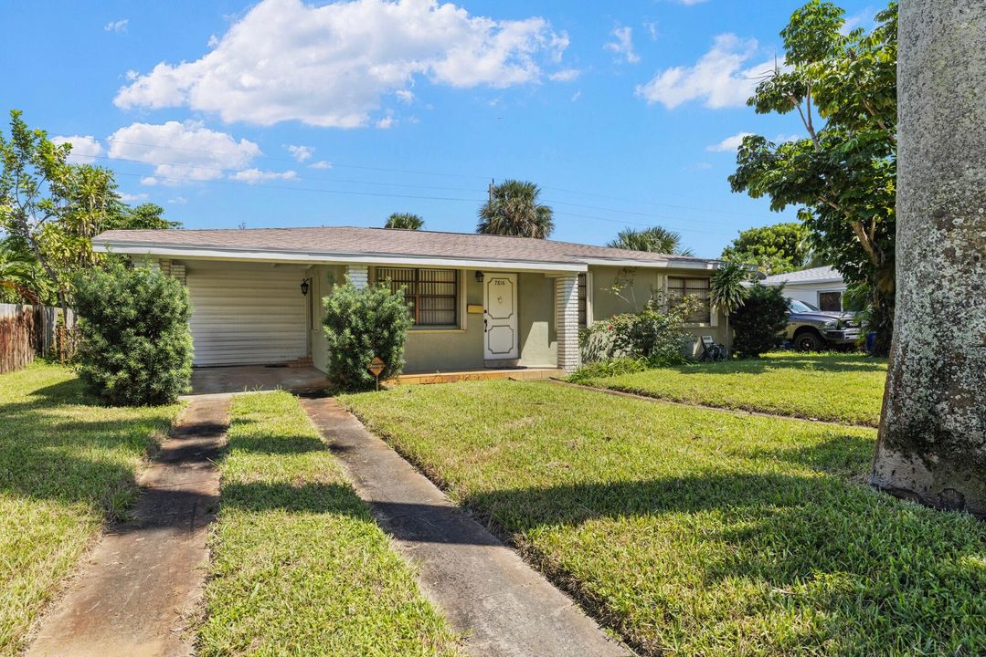 Recently Sold: $775,000 (3 beds, 2 baths, 1036 Square Feet)