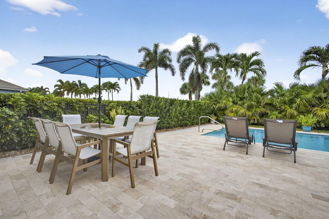 For Sale: $599,999 (3 beds, 2 baths, 2085 Square Feet)