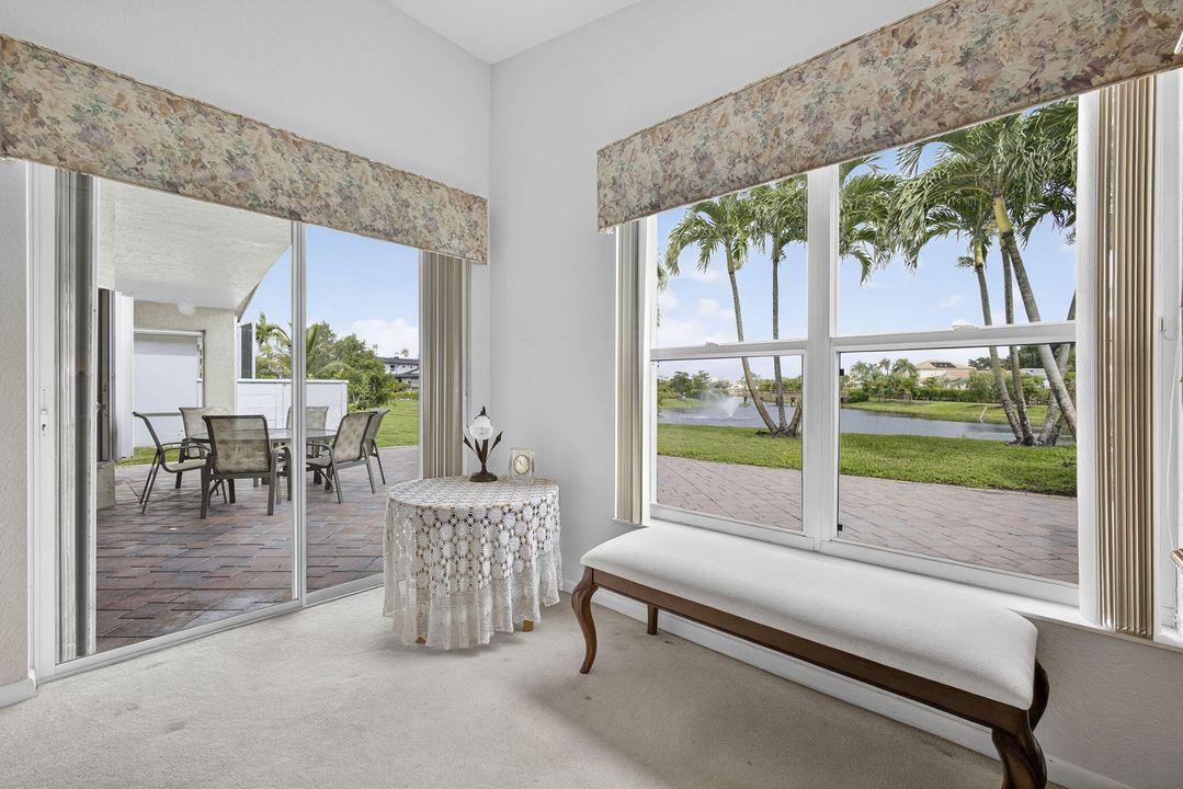 Под контрактом: $650,000 (3 спален, 2 ванн, 1976 Квадратных фут)