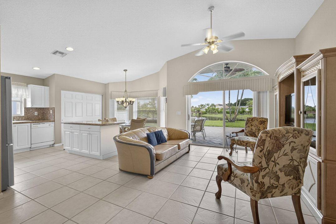 Под контрактом: $650,000 (3 спален, 2 ванн, 1976 Квадратных фут)