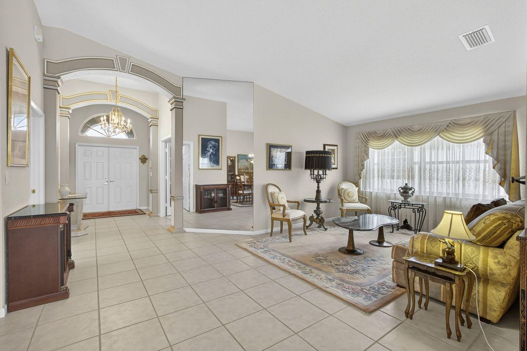 Под контрактом: $650,000 (3 спален, 2 ванн, 1976 Квадратных фут)