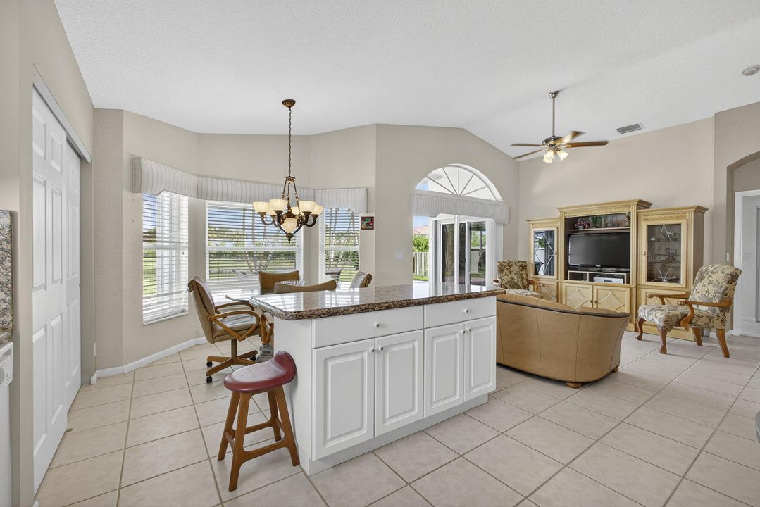 Под контрактом: $650,000 (3 спален, 2 ванн, 1976 Квадратных фут)