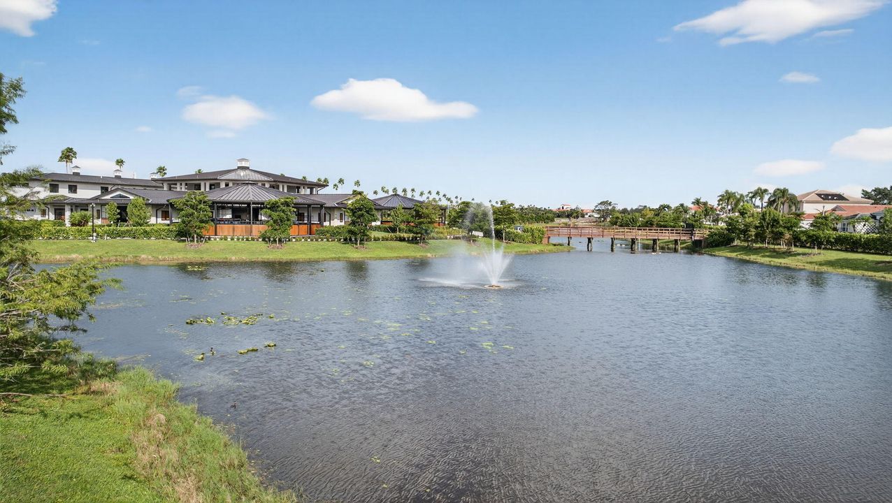 Под контрактом: $650,000 (3 спален, 2 ванн, 1976 Квадратных фут)