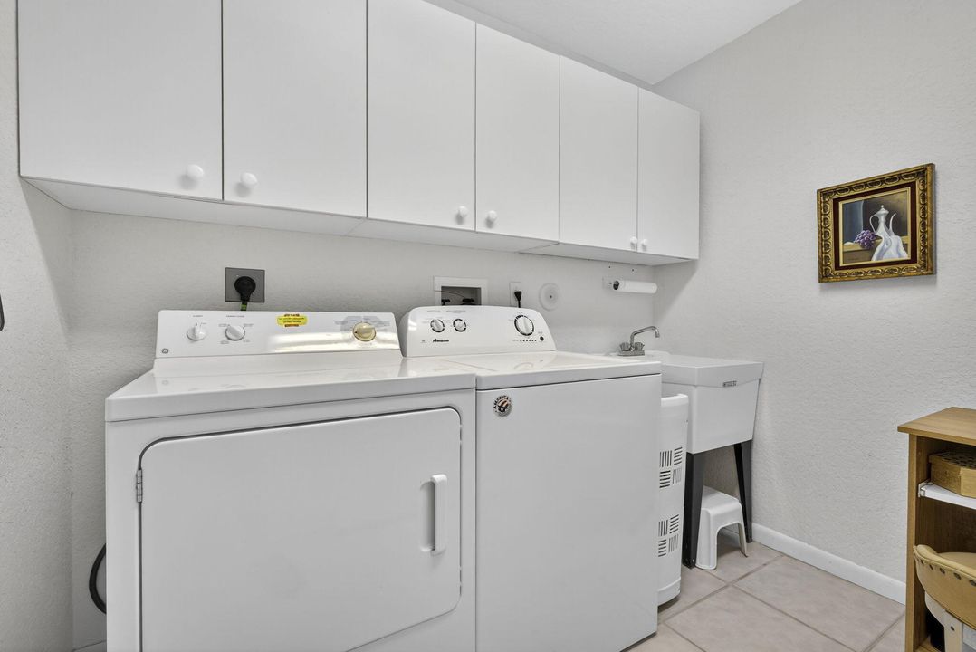 Под контрактом: $650,000 (3 спален, 2 ванн, 1976 Квадратных фут)