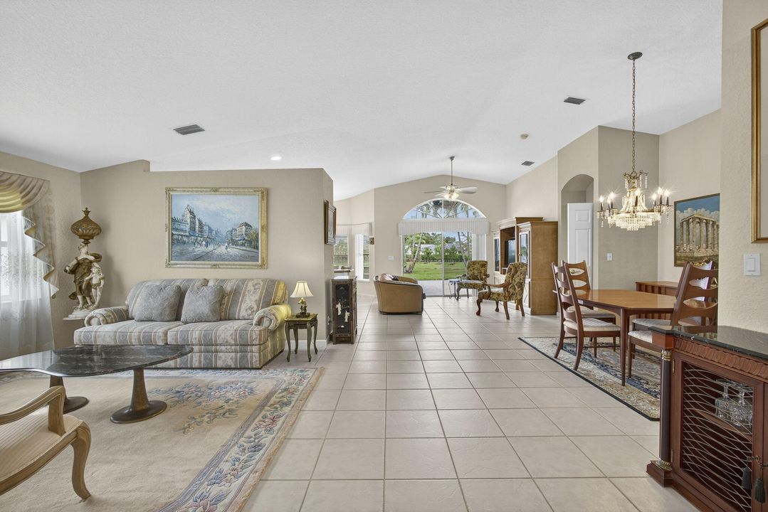 Под контрактом: $650,000 (3 спален, 2 ванн, 1976 Квадратных фут)