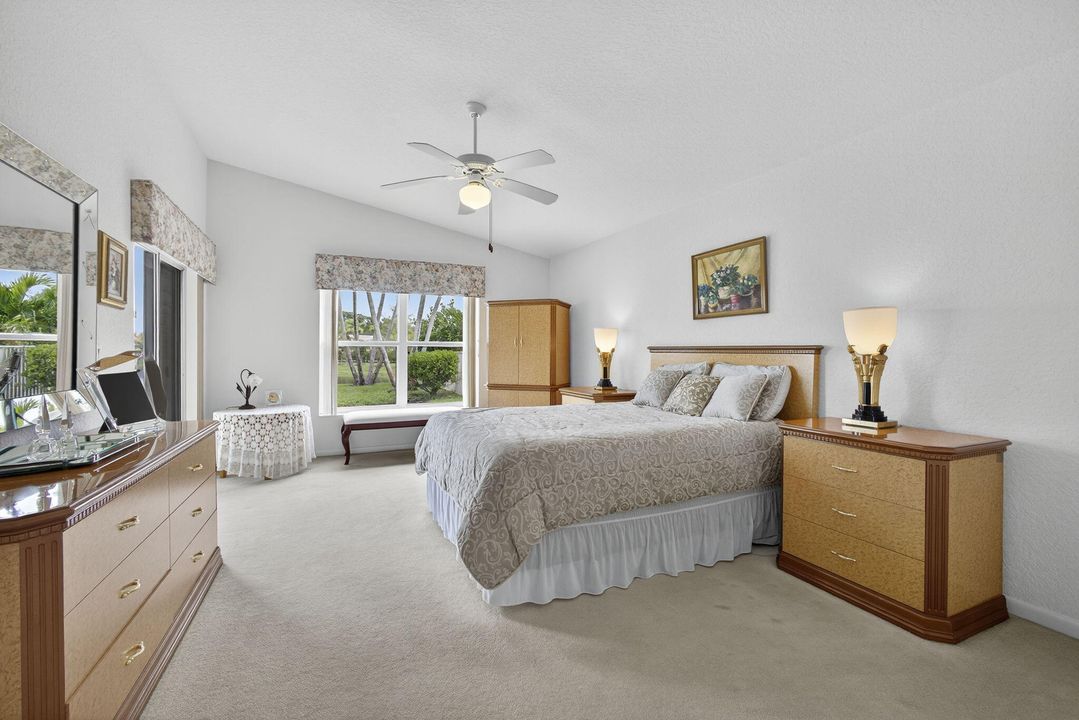 Под контрактом: $650,000 (3 спален, 2 ванн, 1976 Квадратных фут)