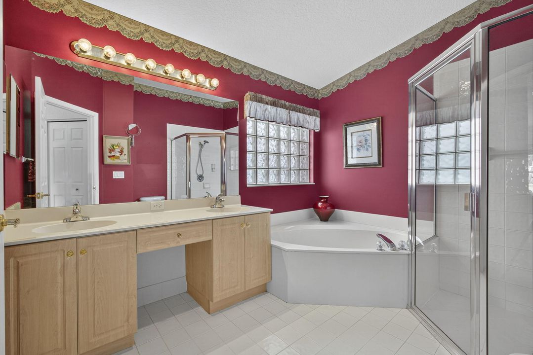 Под контрактом: $650,000 (3 спален, 2 ванн, 1976 Квадратных фут)