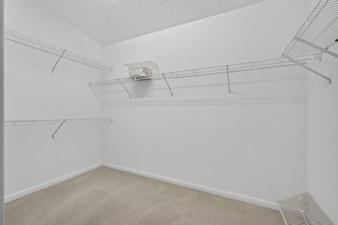 Под контрактом: $650,000 (3 спален, 2 ванн, 1976 Квадратных фут)