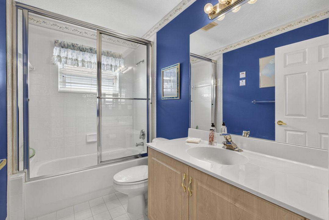 Под контрактом: $650,000 (3 спален, 2 ванн, 1976 Квадратных фут)