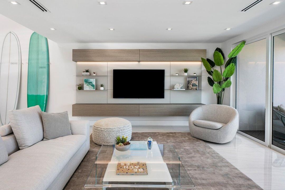 出租: $20,000 (4 贝兹, 4 浴室, 2949 平方英尺)