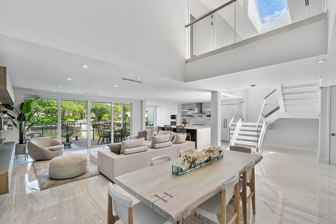 出租: $20,000 (4 贝兹, 4 浴室, 2949 平方英尺)