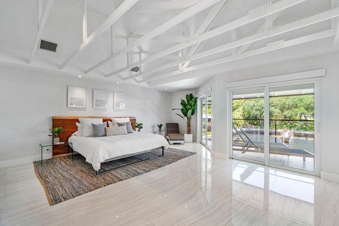 出租: $20,000 (4 贝兹, 4 浴室, 2949 平方英尺)