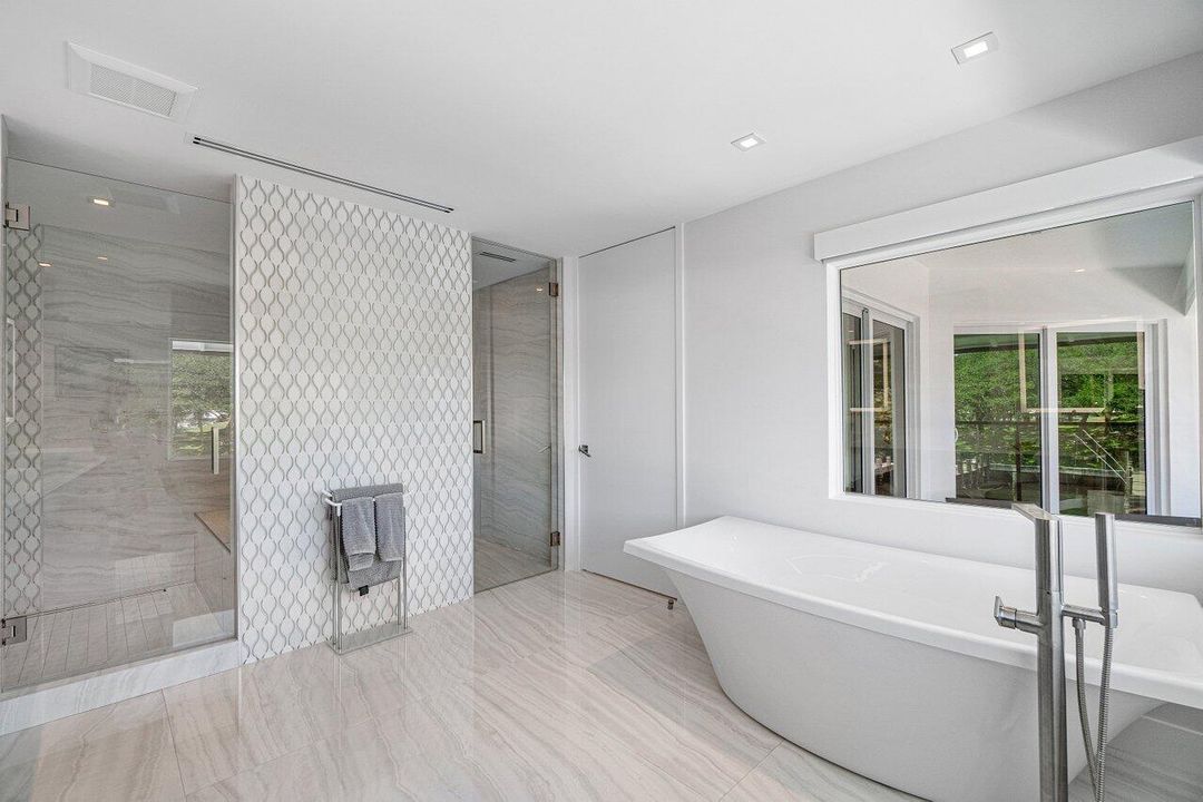 出租: $20,000 (4 贝兹, 4 浴室, 2949 平方英尺)