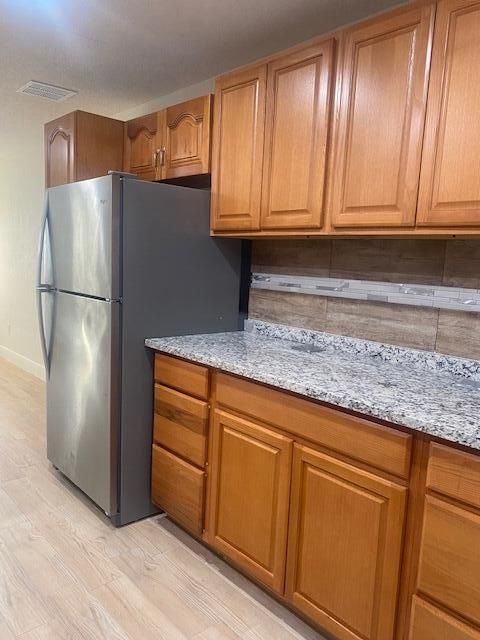 出租: $1,600 (2 贝兹, 1 浴室, 868 平方英尺)