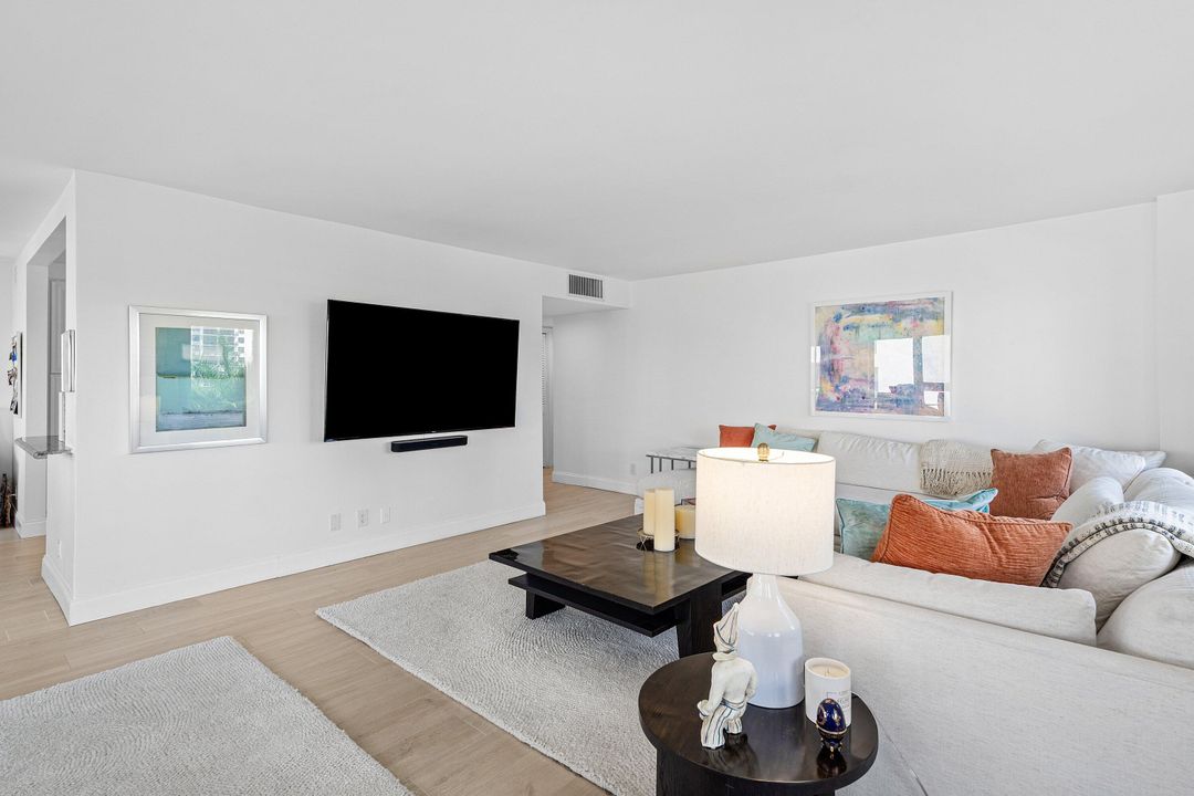 合同活跃: $10,300 (2 贝兹, 2 浴室, 1808 平方英尺)