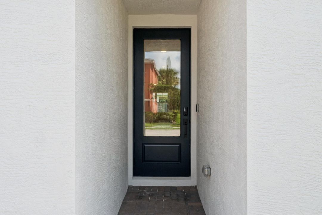 For Sale: $329,995 (4 beds, 2 baths, 1609 Square Feet)