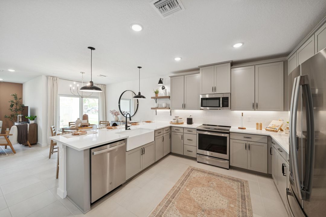 For Sale: $329,995 (4 beds, 2 baths, 1609 Square Feet)