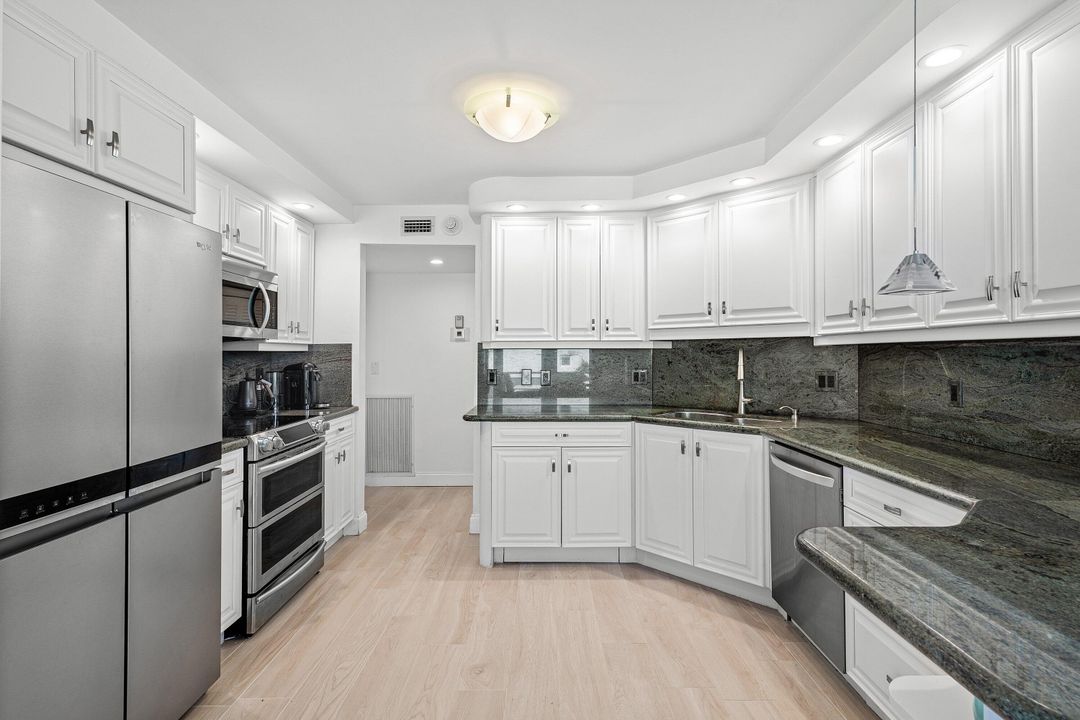 合同活跃: $10,300 (2 贝兹, 2 浴室, 1808 平方英尺)