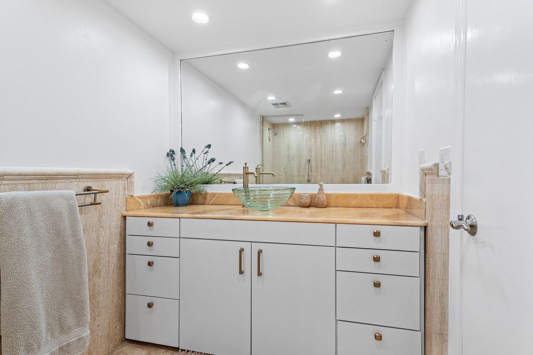 合同活跃: $10,300 (2 贝兹, 2 浴室, 1808 平方英尺)