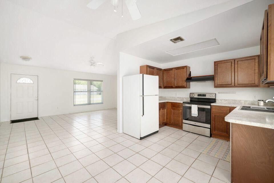 For Rent: $2,050 (2 beds, 2 baths, 1026 Square Feet)