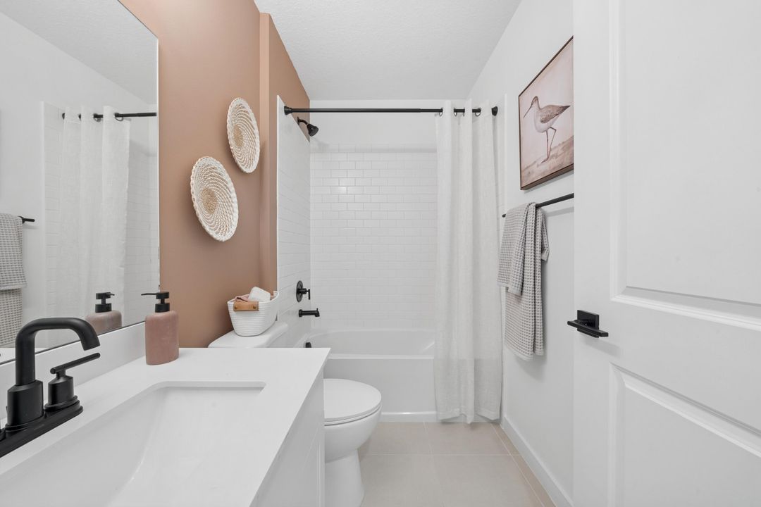 Activo con contrato: $349,995 (4 camas, 2 baños, 1609 Pies cuadrados)