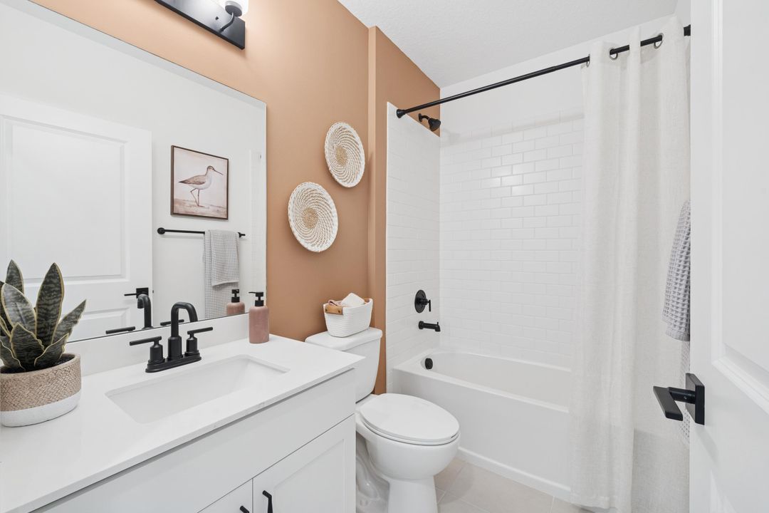 Activo con contrato: $349,995 (4 camas, 2 baños, 1609 Pies cuadrados)