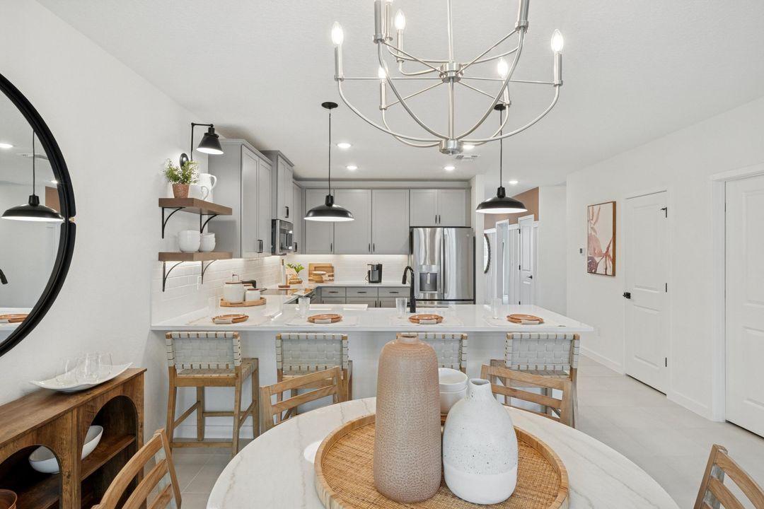 Activo con contrato: $349,995 (4 camas, 2 baños, 1609 Pies cuadrados)