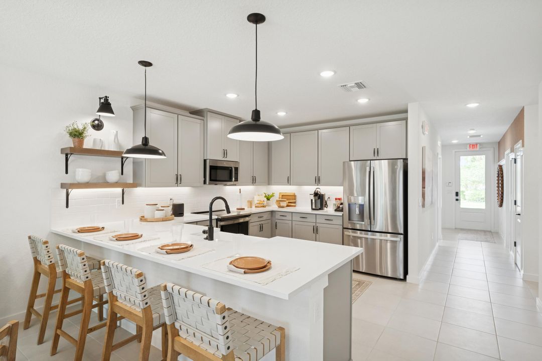 Activo con contrato: $349,995 (4 camas, 2 baños, 1609 Pies cuadrados)