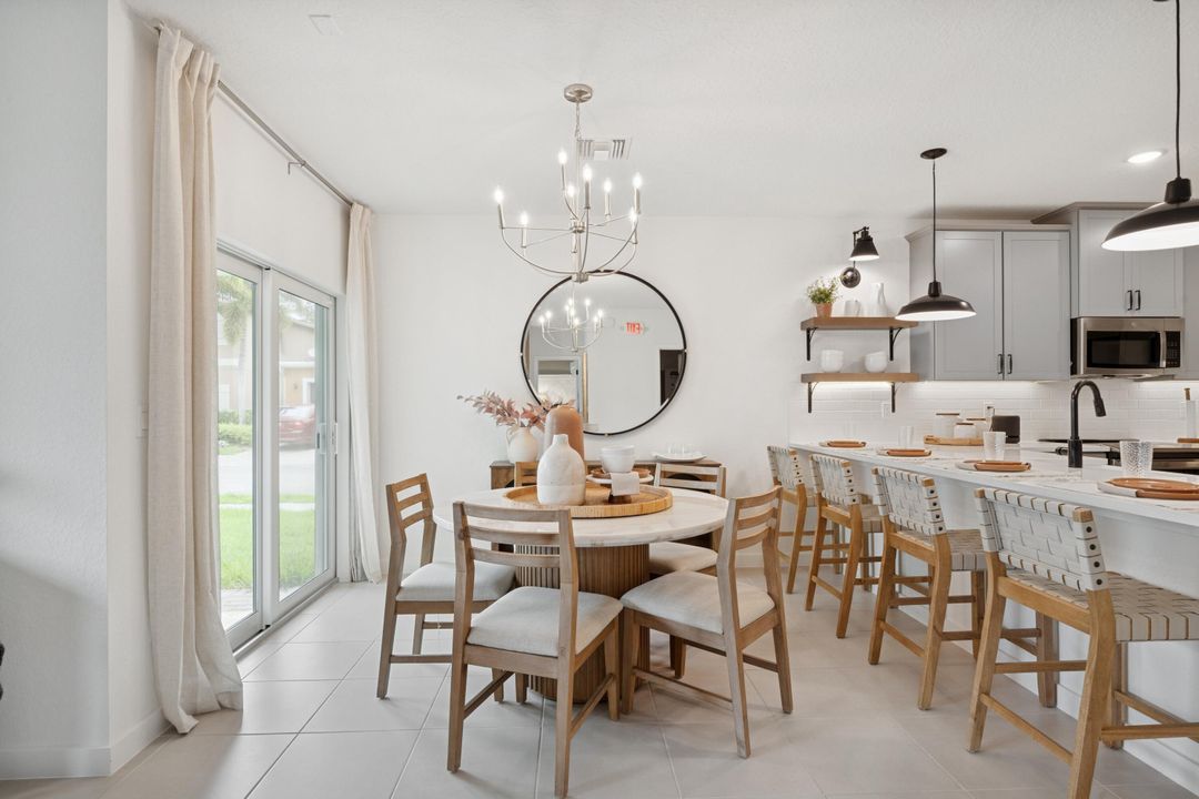 Activo con contrato: $349,995 (4 camas, 2 baños, 1609 Pies cuadrados)