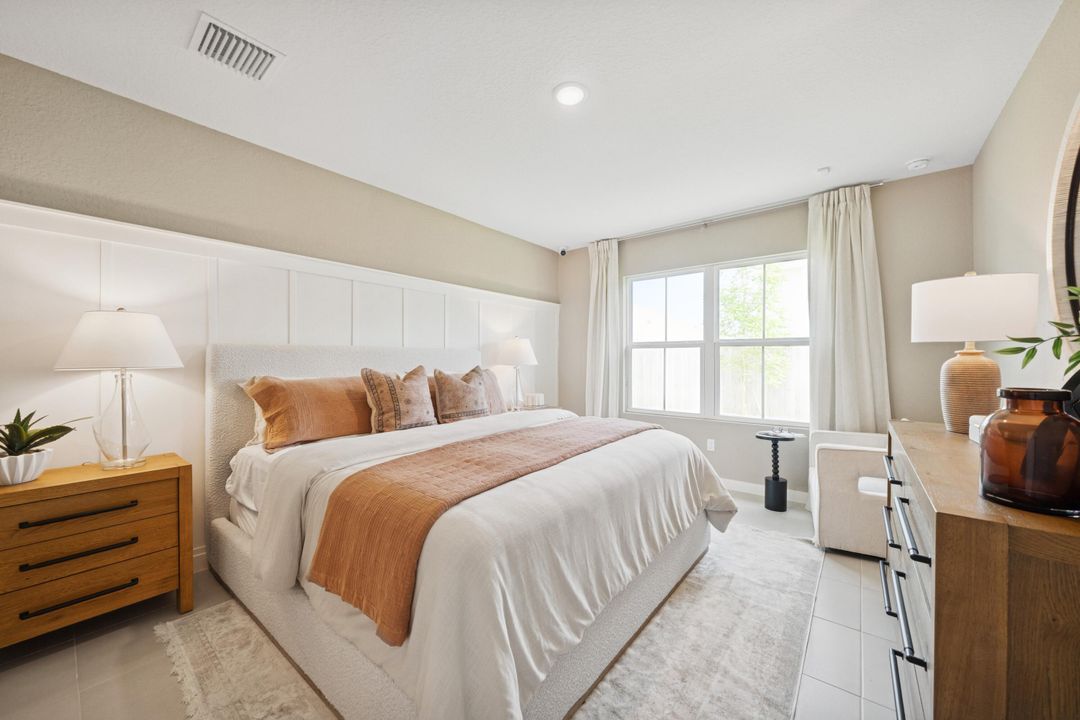 Activo con contrato: $349,995 (4 camas, 2 baños, 1609 Pies cuadrados)