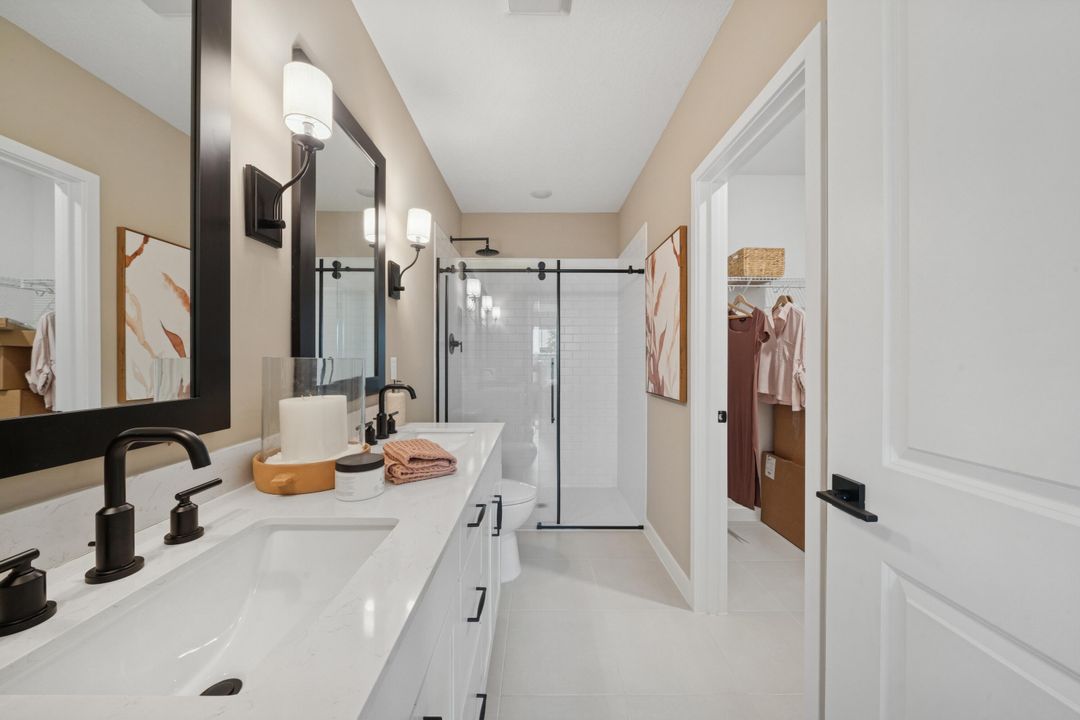 Activo con contrato: $349,995 (4 camas, 2 baños, 1609 Pies cuadrados)