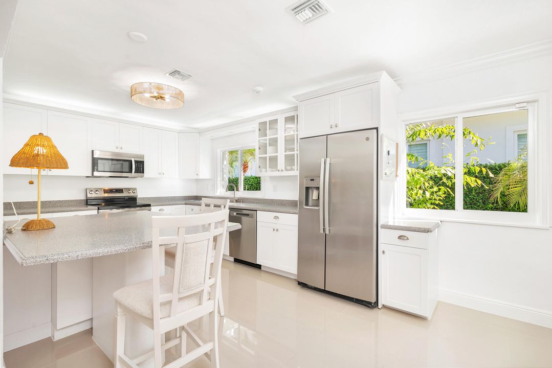 待售: $9,385,000 (4 贝兹, 3 浴室, 2459 平方英尺)