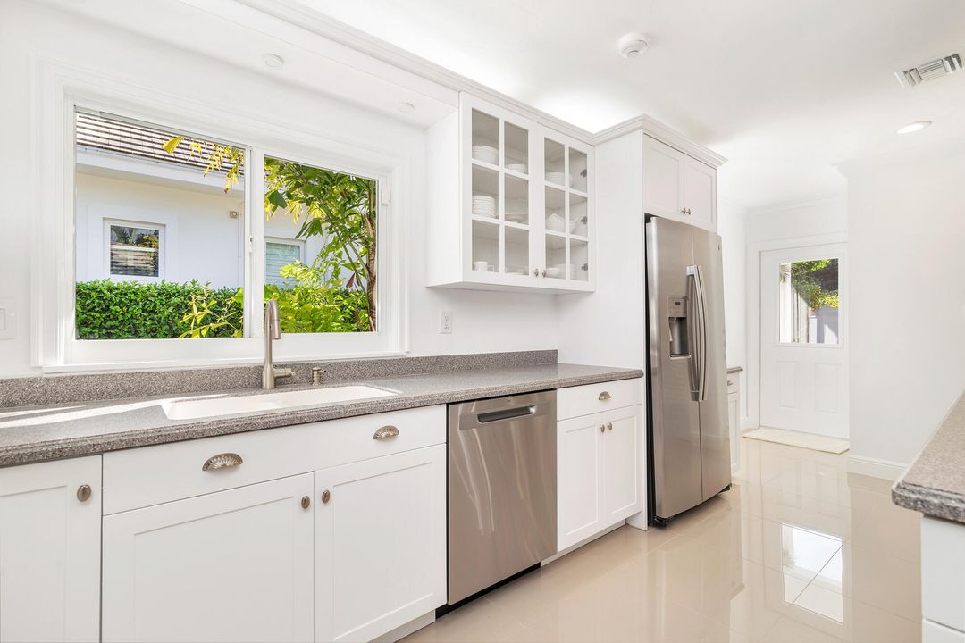 待售: $9,385,000 (4 贝兹, 3 浴室, 2459 平方英尺)