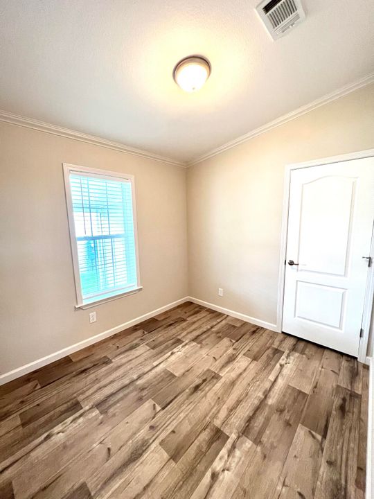 Activo con contrato: $1,950 (3 camas, 2 baños, 1372 Pies cuadrados)