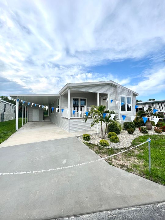 Activo con contrato: $1,950 (3 camas, 2 baños, 1372 Pies cuadrados)