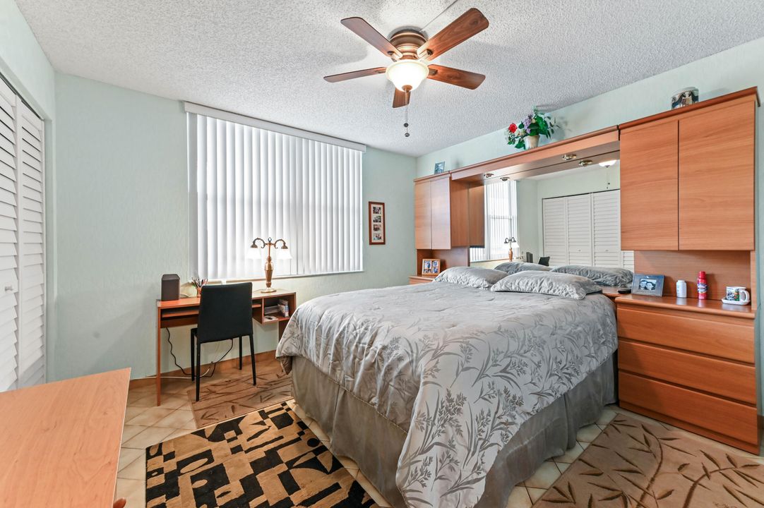 На продажу: $144,000 (2 спален, 2 ванн, 1000 Квадратных фут)