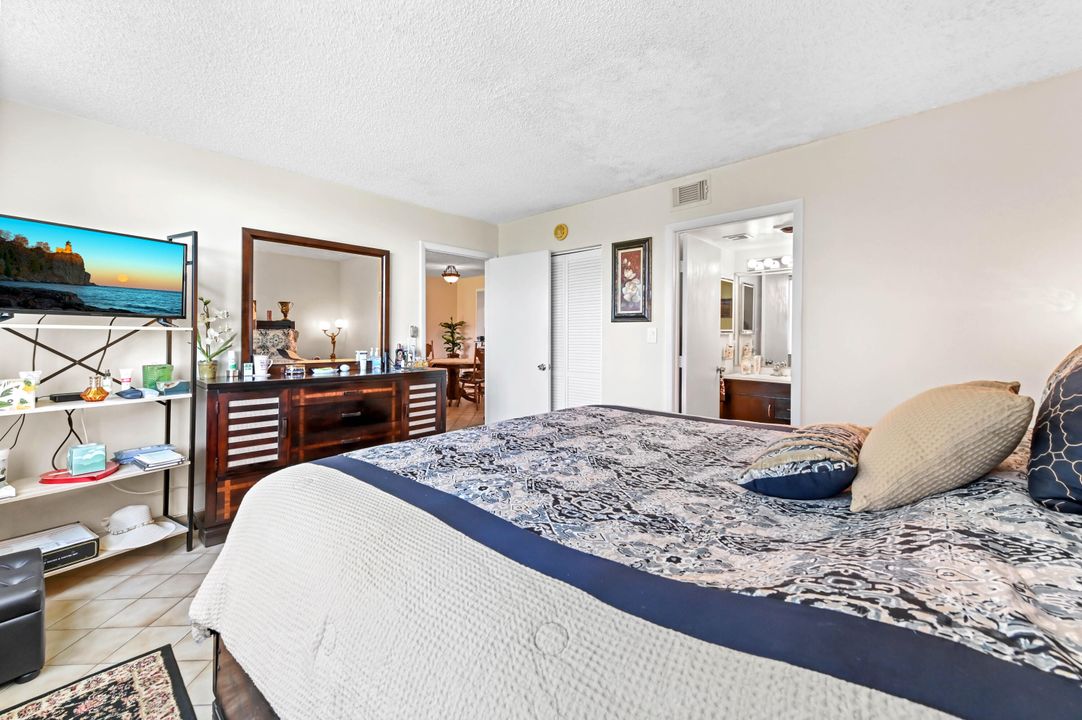 На продажу: $144,000 (2 спален, 2 ванн, 1000 Квадратных фут)