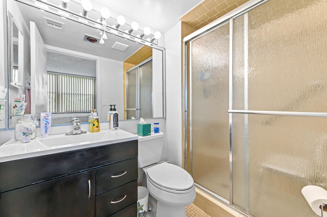 На продажу: $144,000 (2 спален, 2 ванн, 1000 Квадратных фут)