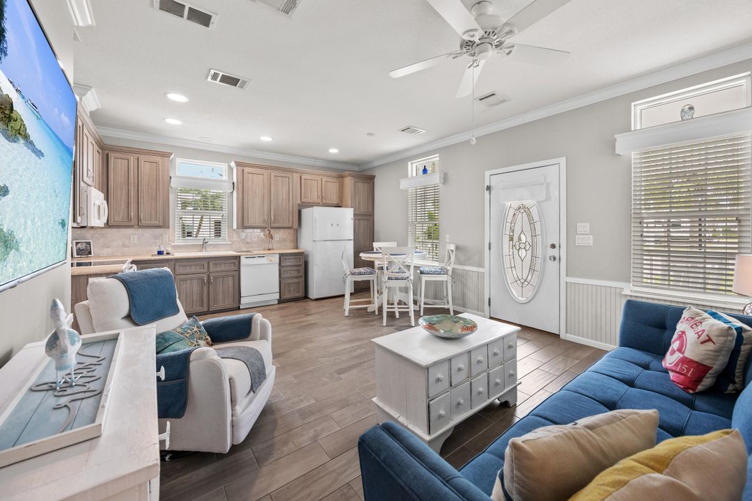 待售: $245,000 (2 贝兹, 2 浴室, 1105 平方英尺)