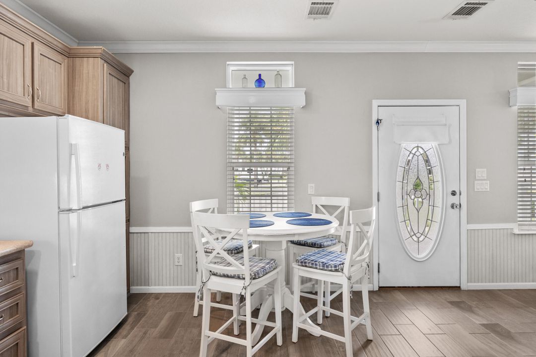 待售: $245,000 (2 贝兹, 2 浴室, 1105 平方英尺)