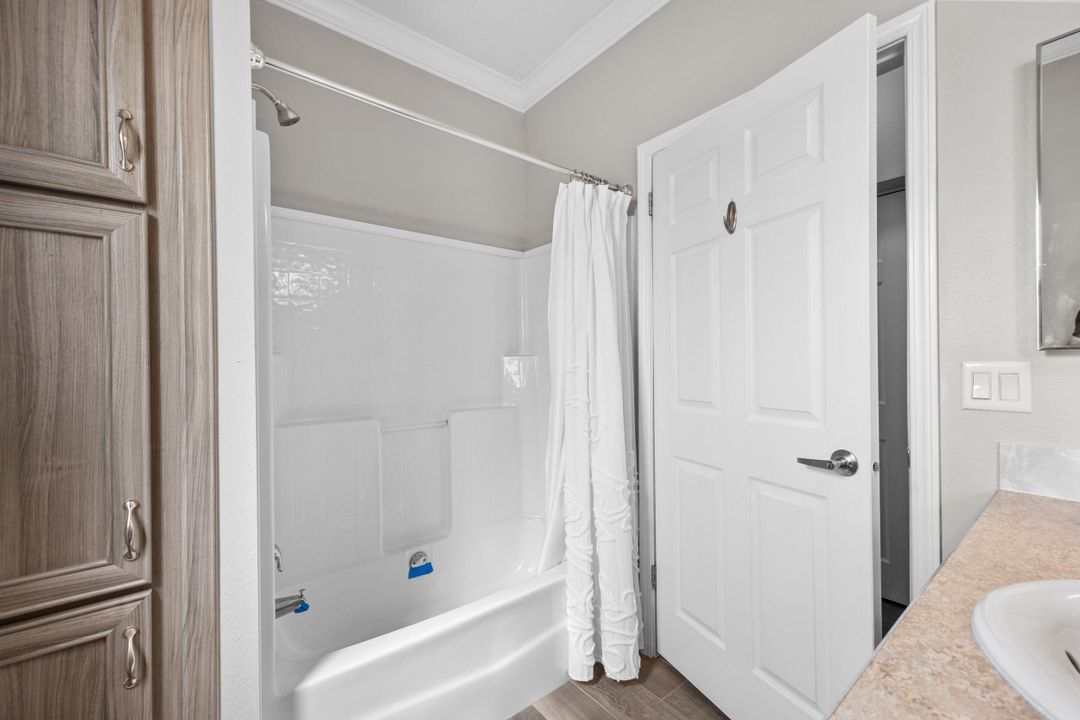 待售: $245,000 (2 贝兹, 2 浴室, 1105 平方英尺)